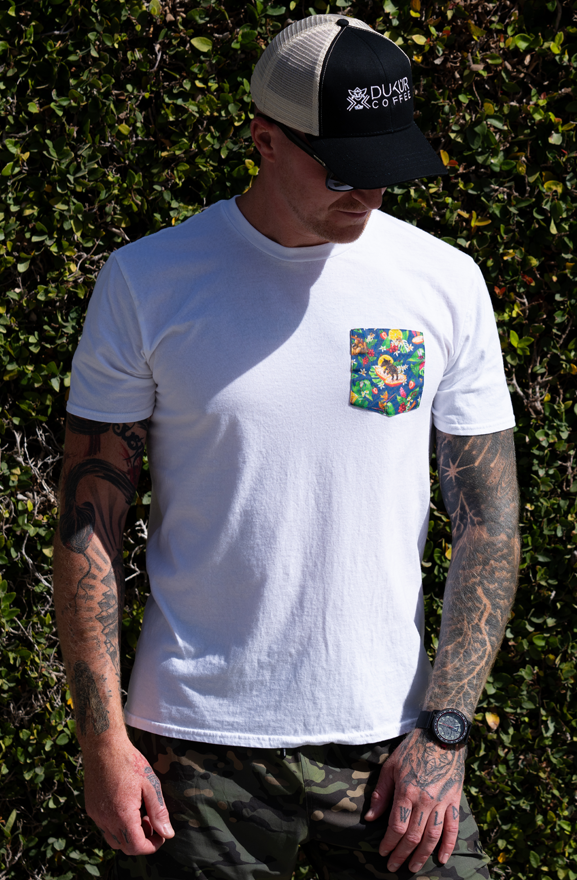 Dukúr Coffee Gildan Pocket T-Shirt